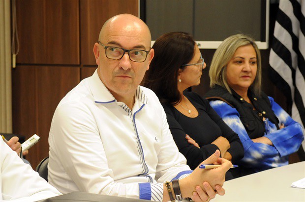 Reunião contou com a presença de Gilmar Rotta, merendeiros, dirigentes sindicais e secretários municipais