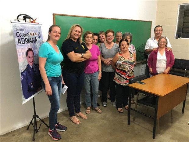 A vereadora também realizou uma reunião com os moradores.