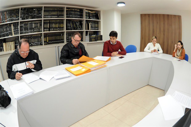 Comissão reuniu-se na tarde desta segunda-feira