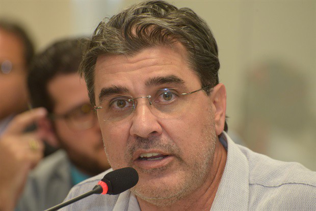 Liberação de cobrança de estacionamento em shoppings e hipermercados