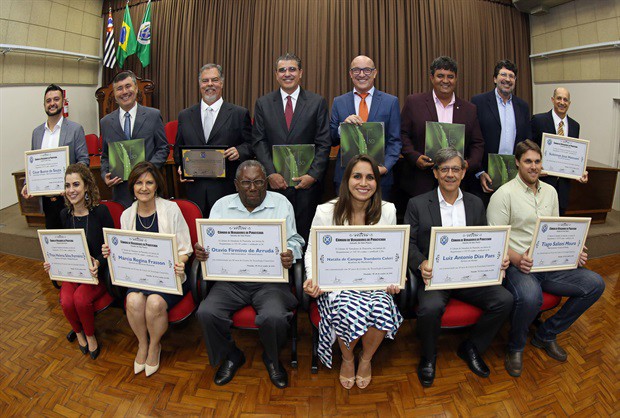 Homenagens foram entregues em solenidade na noite desta terça-feira