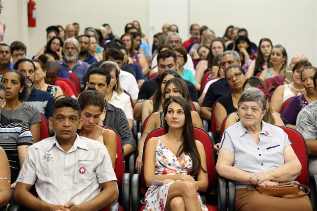 Câmara reverencia 18 educadores com o título Mérito do Magistério