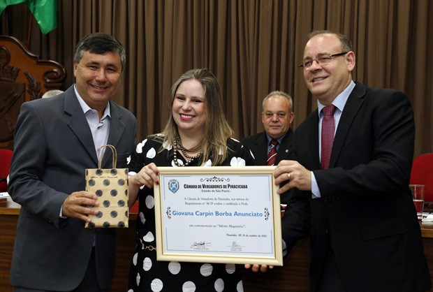 Câmara reverencia 18 educadores com o título Mérito do Magistério
