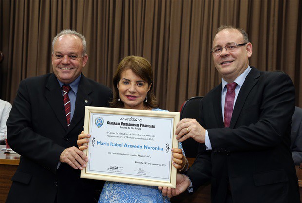 Câmara reverencia 18 educadores com o título Mérito do Magistério