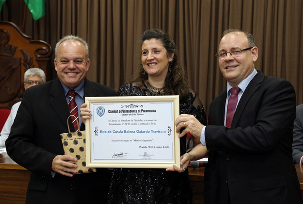Câmara reverencia 18 educadores com o título Mérito do Magistério