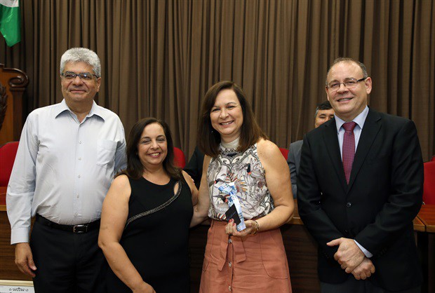 Câmara reverencia 18 educadores com o título Mérito do Magistério