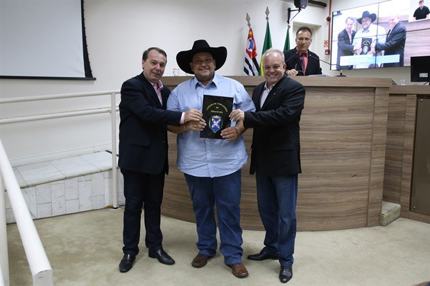 Câmara parabeniza Raphael Capozzi Maciel - Locutor PH