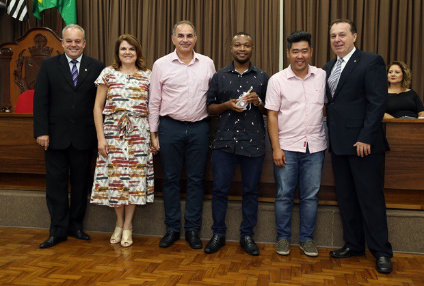 Solenidade ocorreu na noite desta terça-feira, no Plenário Francisco Antonio Coelho