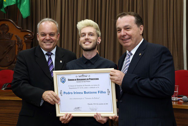 Solenidade ocorreu na noite desta terça-feira, no Plenário Francisco Antonio Coelho