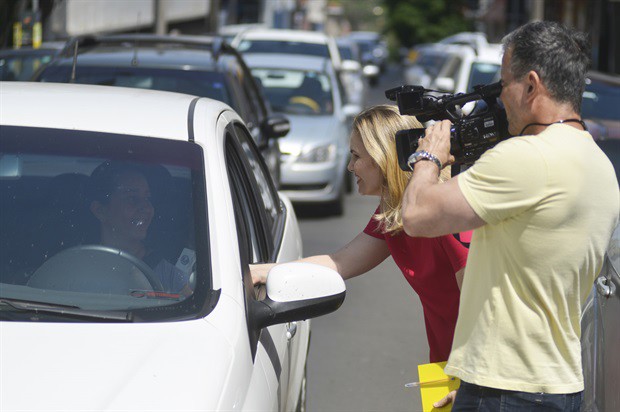 Equipe da TV Câmara ouviu motoristas sobre a prática de usar o celular ao volante