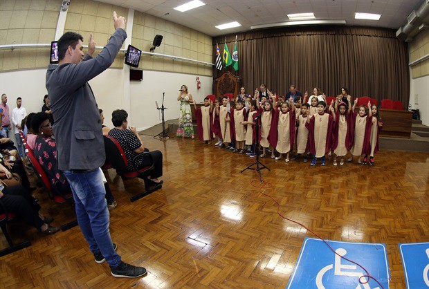 De iniciativa de Marcos Abdala e José Longatto, solenidade foi realizada na noite desta quarta-feira