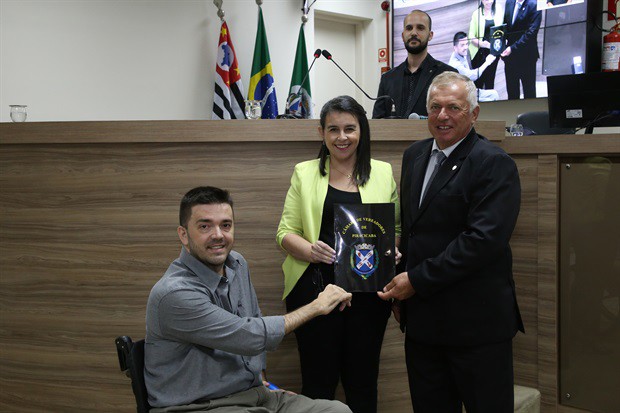 A homenageada já participou de mais de 30 eventos voltados à educação sobre saúde auditiva.