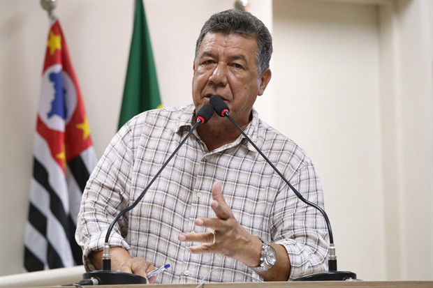 “Como é que uma empresa que cobra pelo estacionamento não dá troco para seus funcionários?”, questionou o vereador.  