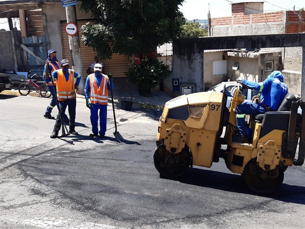 Foto mostra o serviço realizado pela Prefeitura