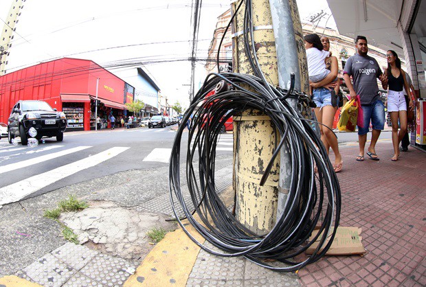 Objetivo é melhorar o aspecto visual da cidade e contribuir com a segurança, diz Abdala