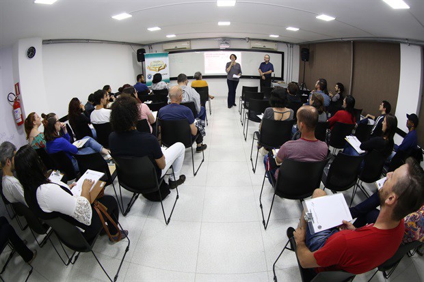 Programação acontece na sala de aula no andar térreo do prédio anexo