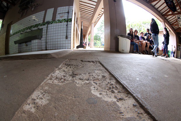 Foto mostra como era a escola antes da reforma