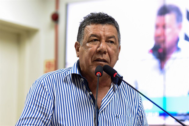 Lair Braga ocupou a tribuna durante a reunião ordinária desta segunda-feira