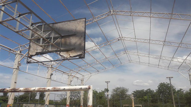 Quadra poliesportiva antes da reforma