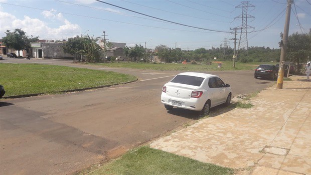 Quadra poliesportiva depois da manutenção e reforma