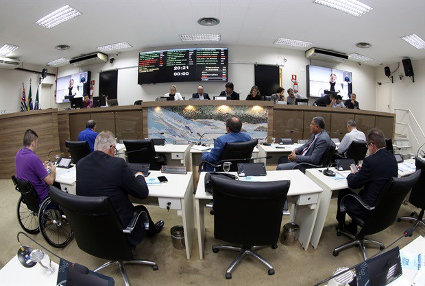 Trabalhos legislativos têm início às 19h30 no plenário "Francisco Antonio Coelho".