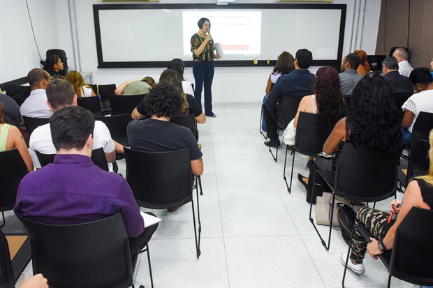 Aula será conduzida por Lívia Baltieri, especialista em saúde mental e atenção psicossocial pela Uniararas-FHO