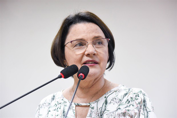 Nancy Thame ocupou a tribuna durante a reunião ordinária desta segunda-feira
