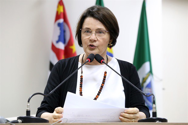 Nancy Thame pede informações sobre programa para alimentação escolar em casa