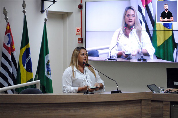 Coronel Adriana (PSL) ocupou a tribuna durante a 3ª reunião extraordinária, realizada nesta segunda-feira (6)