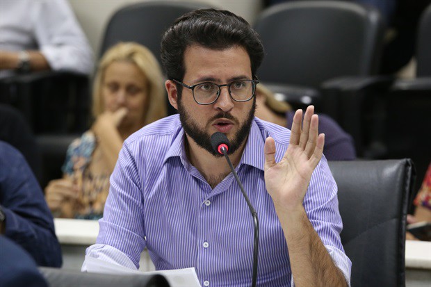 Matheus Erler cobra informações do Executivo sobre a Via Ágil