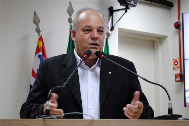 Gilmar Rotta cobra informações sobre dispensa de licitações no Semae