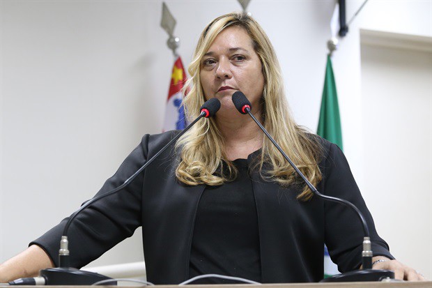 Vereadora Coronel Adriana (PSL) protocolou o PDL na Câmara