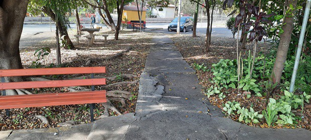 Vereador pede manutenção em praças no Jardim Primavera