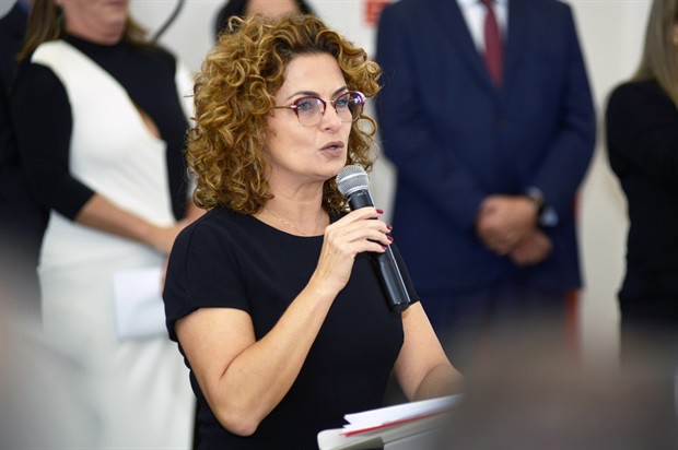 Represamento pode, segundo Adriana, aumentar o risco de casos graves da doença e sobrecarregar o sistema