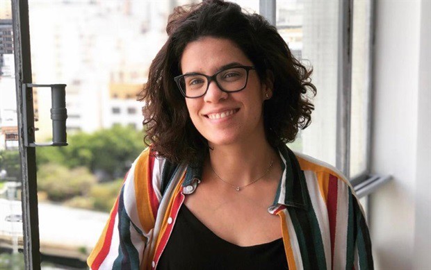 Ananda Portela é jornalista e redatora do UOL