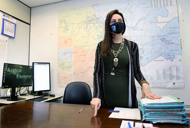 Carolina Giangiacomo Rabelo, chefe do cartório da 93ª zona eleitoral