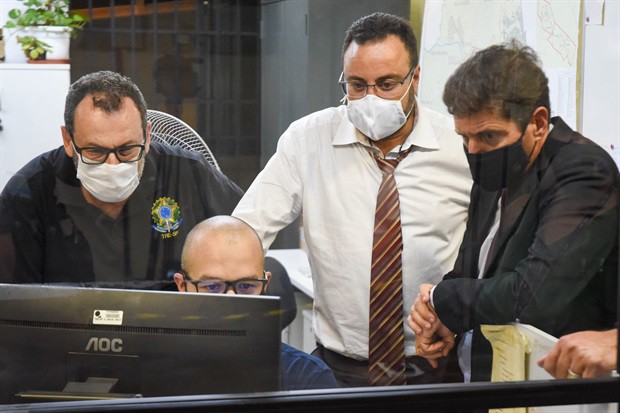 Juízes eleitorais acompanham a apuração no cartório eleitoral