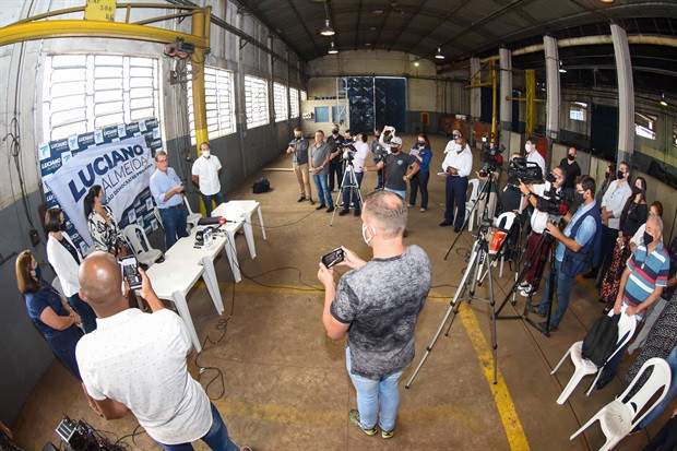 Prefeito eleito Luciano Almeida promoveu entrevista coletiva para anúncio dos cinco primeiros secretários