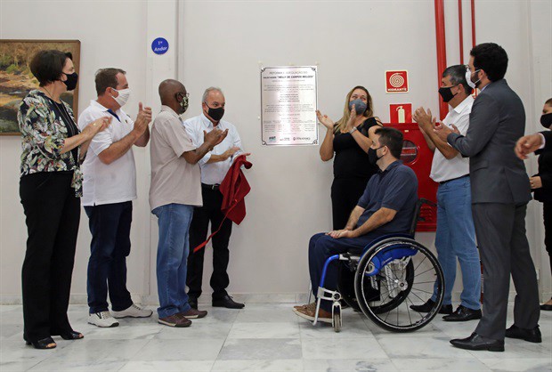 Salão nobre: descerramento de placa marca projeto de Câmara Inclusiva