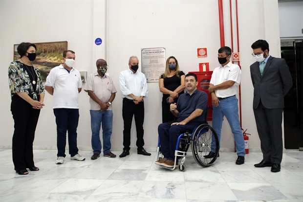 Salão nobre: descerramento de placa marca projeto de Câmara Inclusiva