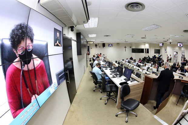 Discussão ocorreu por força de requerimento da vereadora Rai de Almeida