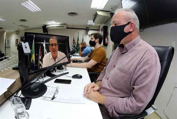 Declaração foi transmitida ao vivo pela TV Câmara, na noite desta quinta-feira (4)