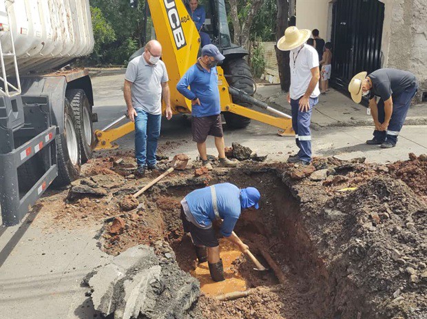 Desobstrução de rede garante abastecimento de água no Parque Orlanda