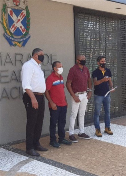 Parlamentares afirmam ser “ilegal" o decreto municipal 18.653/2021