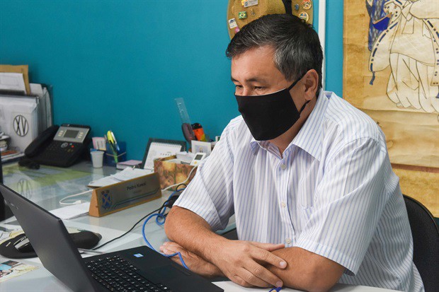 Pedro Kawai, em seu gabinete, durante a audiência pública