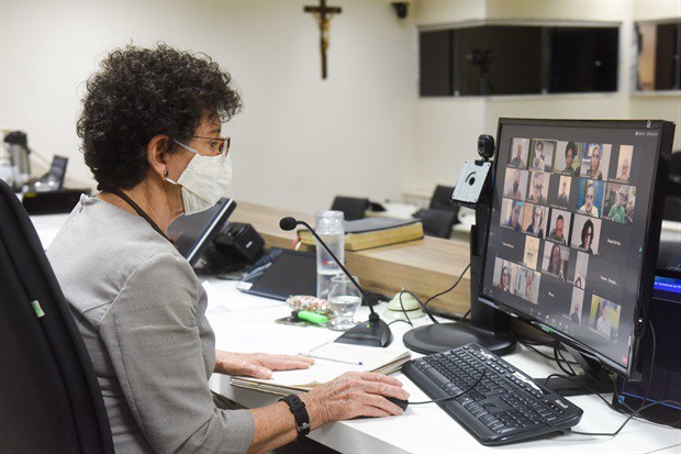 Rai de Almeida presidiu a audiência pública direto do plenário