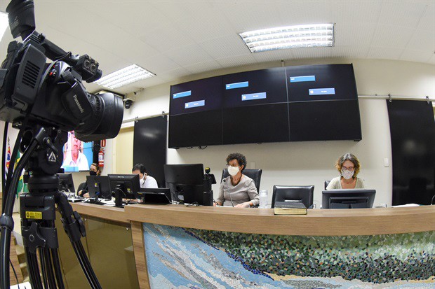 Rai de Almeida presidiu a audiência pública direto do plenário