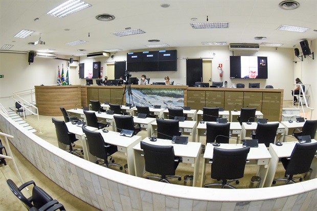 Vereadores, membros do Executivo e representantes de movimentos participaram da audiência pública