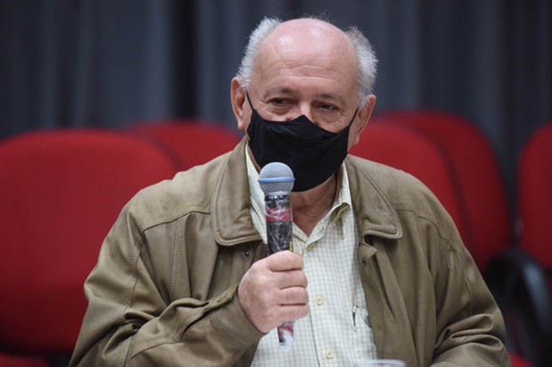 Carlos Aparecido Barbosa (DEM), presidente da Câmara de Cordeirópolis, presidiu a reunião