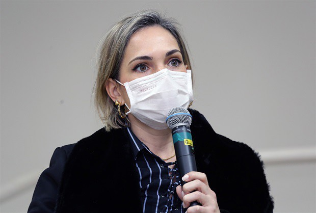 Laura Margoni Checoli (Departamento Jurídico e de Transparência)